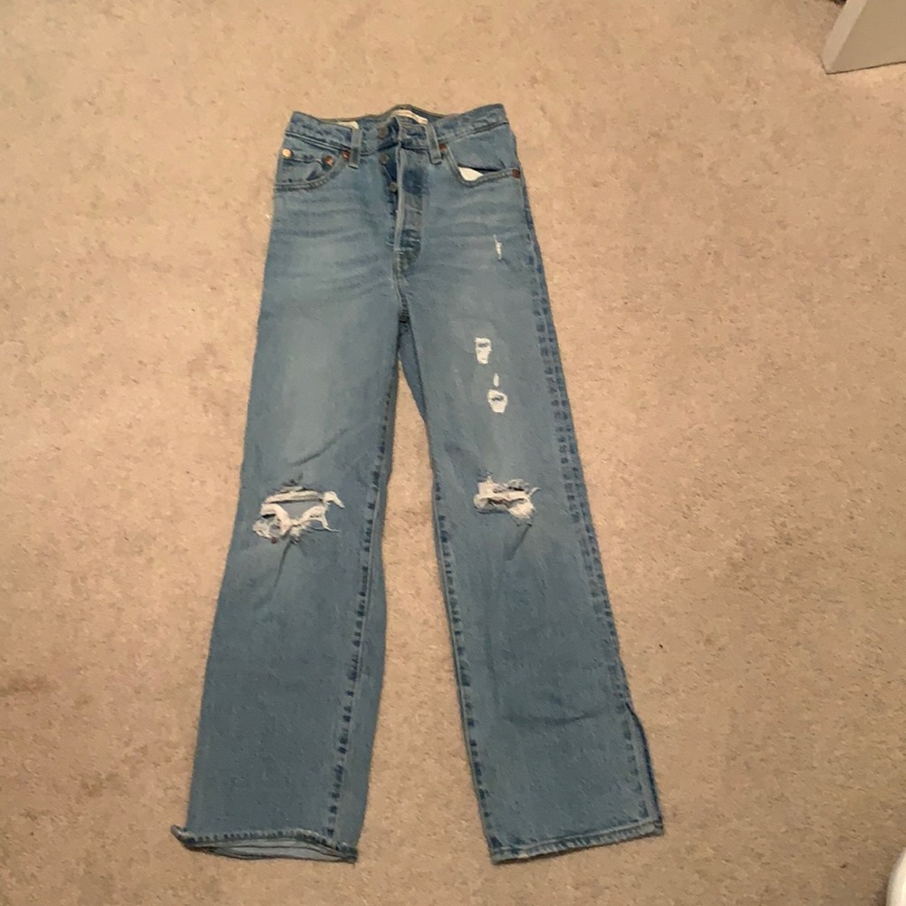 Levi’s Cropped Blue Jeans